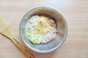 Котлеты из фарша с кабачком и сыром