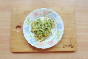 Салат с куриной печенью и маринованными огурцами