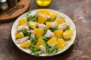 Салат из курицы с рукколой и апельсинами