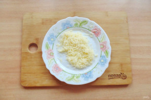 Салат с куриной печенью и маринованными огурцами