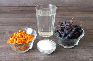 Компот из облепихи и черноплодной рябины