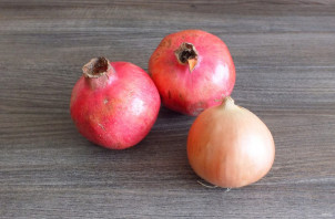 Маринованный лук в гранатовом соке Маринованный лук в гранатовом соке