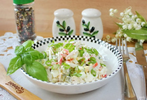 Салат с курицей и маринованными огурцами