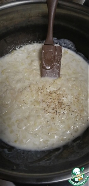 Карась, тушенный с яблоками