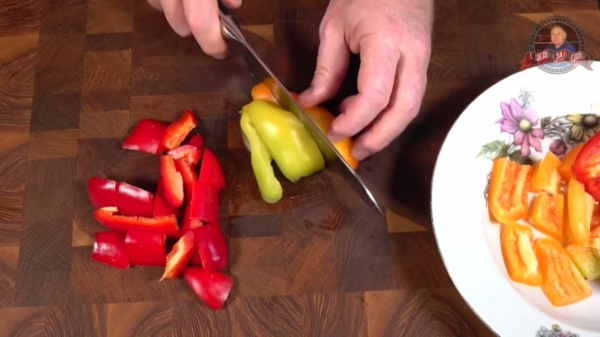 Мясо в соевом соусе в казане с болгарским перцем по-русски. Мясо в соевом соусе в казане с болгарским перцем по-русски.