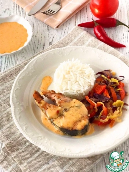 Пряная горбуша под голландским соусом