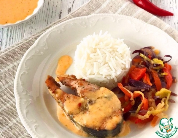 Пряная горбуша под голландским соусом