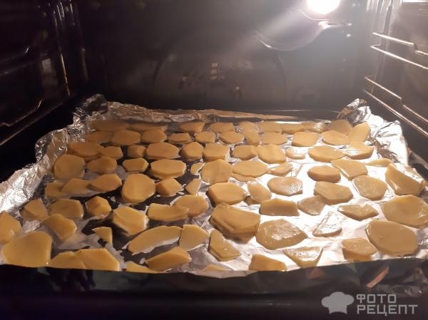 Рецепт: Домашние чипсы - в духовке с солью