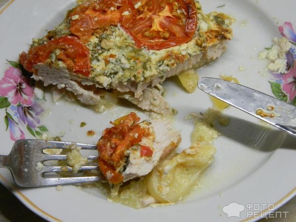 Рецепт: Индюшатина под сырно-сметанным соусом - на подушке из кабачков