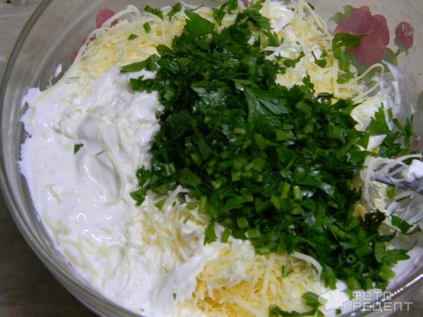 Рецепт: Индюшатина под сырно-сметанным соусом - на подушке из кабачков