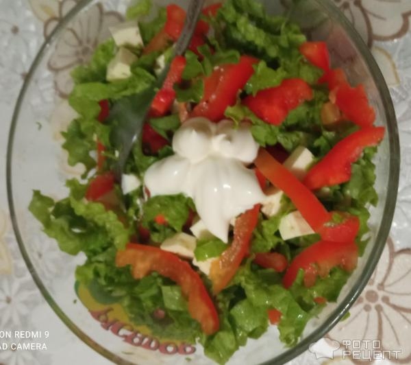 Рецепт: Салат из перца сладкого и брынзы - с добавлением зелени