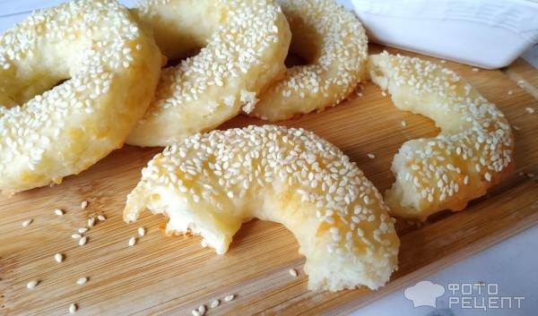Рецепт: Сырно-творожные колечки - с кунжутом