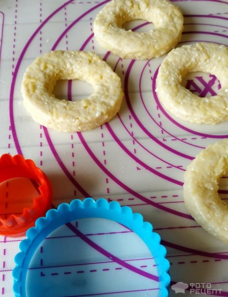 Рецепт: Сырно-творожные колечки - с кунжутом