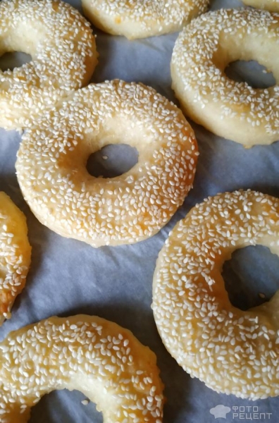 Рецепт: Сырно-творожные колечки - с кунжутом