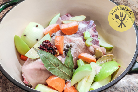 Свинина в духовке. свиная рулька одним куском