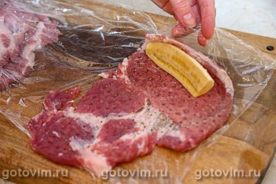 Мясные рулетики с бананами