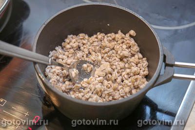 Перловка с куриной печенью и картофелем