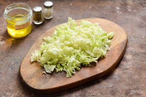 Салат "Красотка" с копченой курицей и грушей