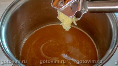 Колбаса из копченой и сырой рульки в пластиковой бутылке