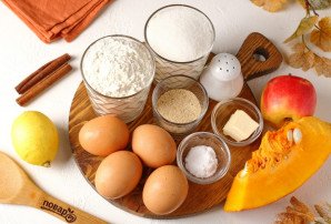 Пирог с тыквой и яблоками в мультиварке Пирог с тыквой и яблоками в мультиварке