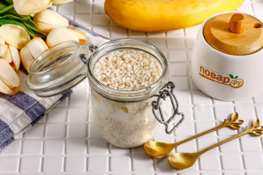 Ленивая овсянка с бананом