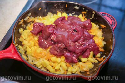 Перловка с куриной печенью и картофелем