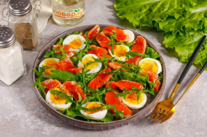 Салат из форели с рукколой