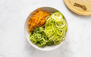 Салат из кабачков и огурцов по-корейски