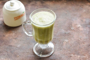 Смузи из сельдерея, яблока и киви Смузи из сельдерея, яблока и киви