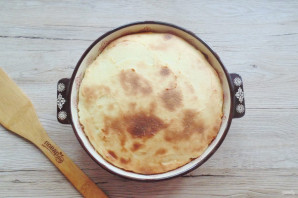 Творожная запеканка с бананом и яблоком