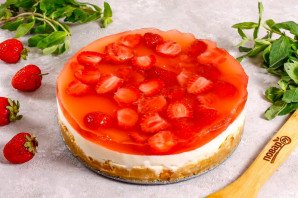 Клубничный чизкейк с творогом без выпечки