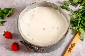 Клубничный чизкейк с творогом без выпечки