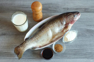 Форель в сметанном соусе в духовке