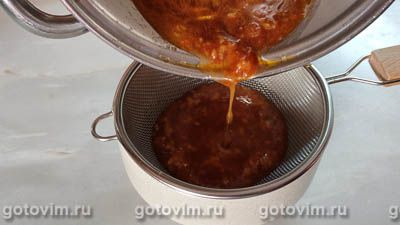 Колбаса из копченой и сырой рульки в пластиковой бутылке