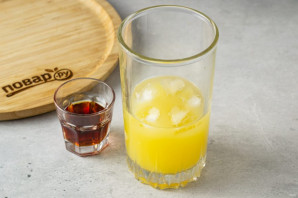Алкогольный коктейль с апельсиновым соком