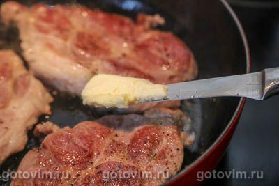 Стейки из свинины с чесноком и розмарином Стейки из свинины с чесноком и розмарином