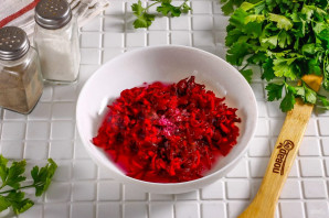 Холодный борщ из маринованной свеклы с колбасой Холодный борщ из маринованной свеклы с колбасой