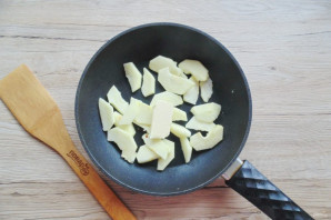 Творожная запеканка с бананом и яблоком