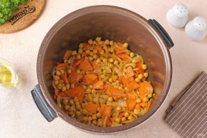 Картофель с нутом в мультиварке