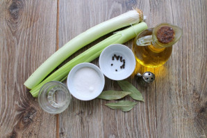 Маринованный лук-порей