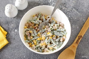 Салат из стручковой фасоли и кукурузы