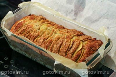 Кекс  на кефире с яблочными дольками и карамельной корочкой