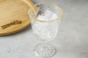 Алкогольный коктейль с апельсиновым соком