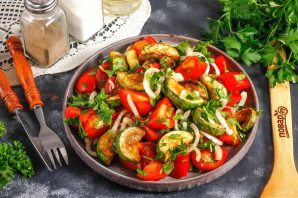 Теплый салат из кабачков и помидоров