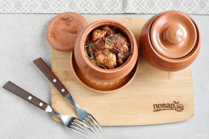 Тыква с мясом в горшочках