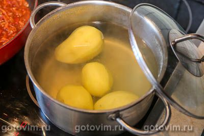 Отбивные из свиной шейки с картофелем, запеченные в томатом соусе 