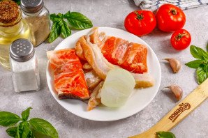 Лосось в томатном соусе