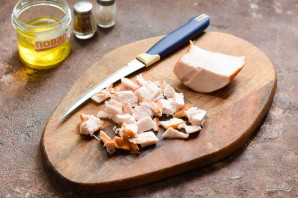 Салат "Красотка" с копченой курицей и грушей