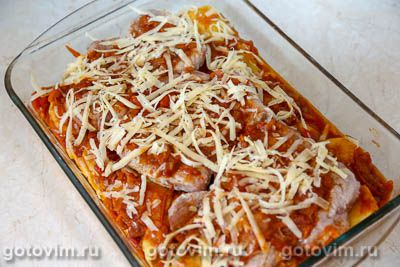 Отбивные из свиной шейки с картофелем, запеченные в томатом соусе 