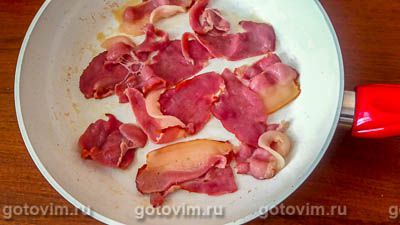 Тыква, запеченная в духовке кусочками с помидорами, беконом и вином 